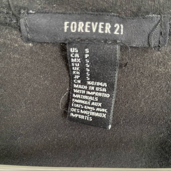 Forever 21 Size S Black Graphic Crop Top - Picture 3 of 3